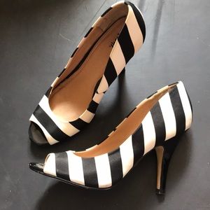 Fioni brand striped heels 8.5